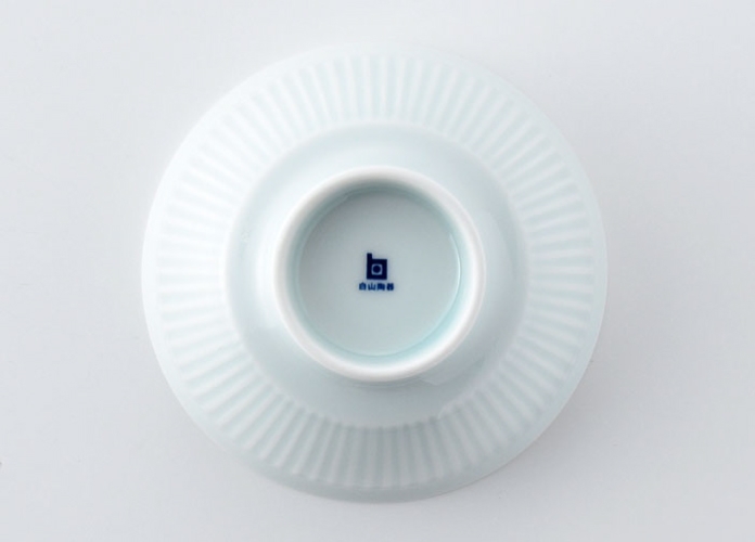 和の薫る上質なひと品 「白山陶器 よしず彫 飯碗ペア（青白釉）」 | 俄