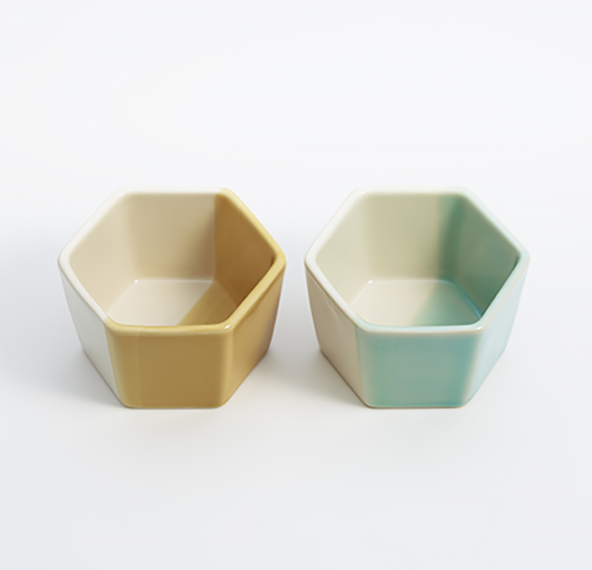 和の薫る上質なひと品 「六角マルチカップ2色セット（青磁・黄彩